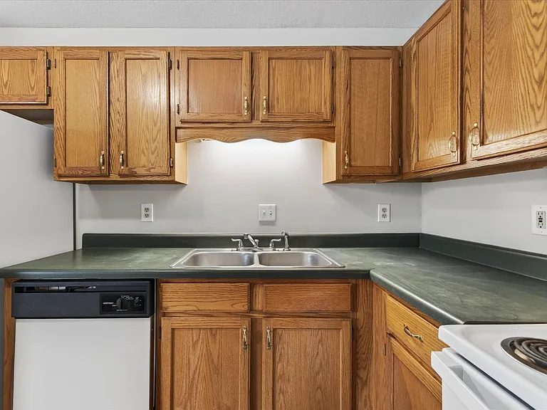 Waters Edge Drive-1851 (x4) — Photo 10