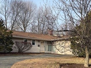 4 Curwen Rd, Peabody, MA 01960