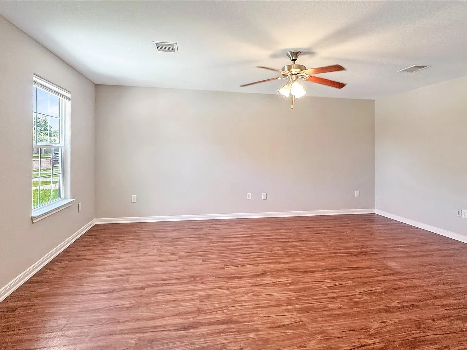 3 bed, 1.0 bath, 1248 sqft, $1,650 — Photo 2
