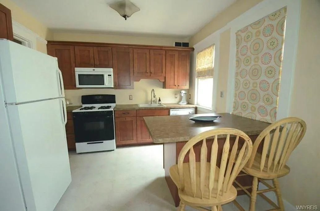 3 bed, 1693 sqft, $1,950 — Photo 3