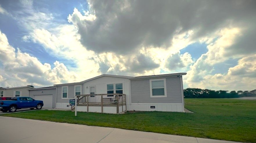 Exterior Image-22-Clayton - Wakarusa C197 Camelot Village