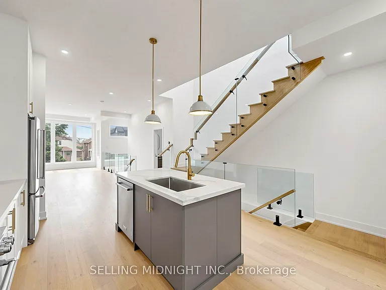 42 Guthrie Ave — Photo 10