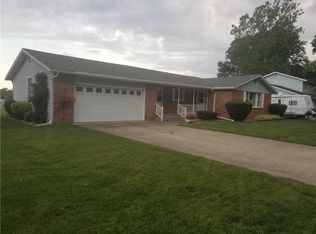 703 Holiday Dr, Effingham, IL 62401