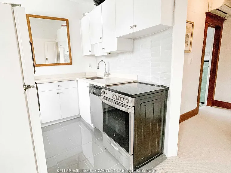 98 Woodycrest Ave #UPPER — Photo 12
