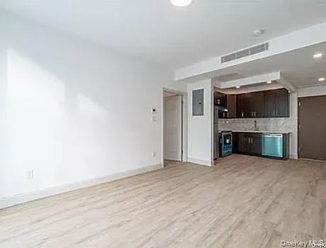 2 bed, 1.0 bath, 1000 sqft, $3,000 — Photo 2