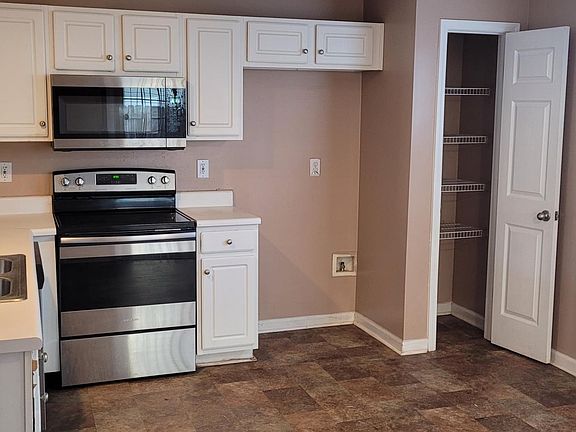 2nd image of 413 Kara Ln