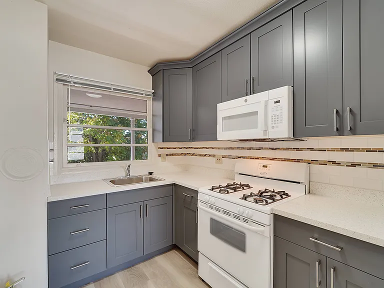 2412 Ellsworth St. — Photo 6