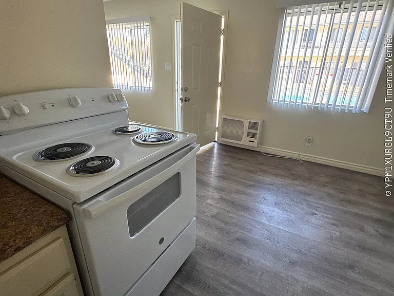850 N Campus Ave #C — Photo 32