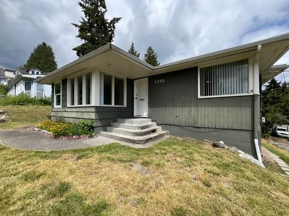 Bremerton Duplex, 3202 Farragut Ave, Bremerton, WA 98312