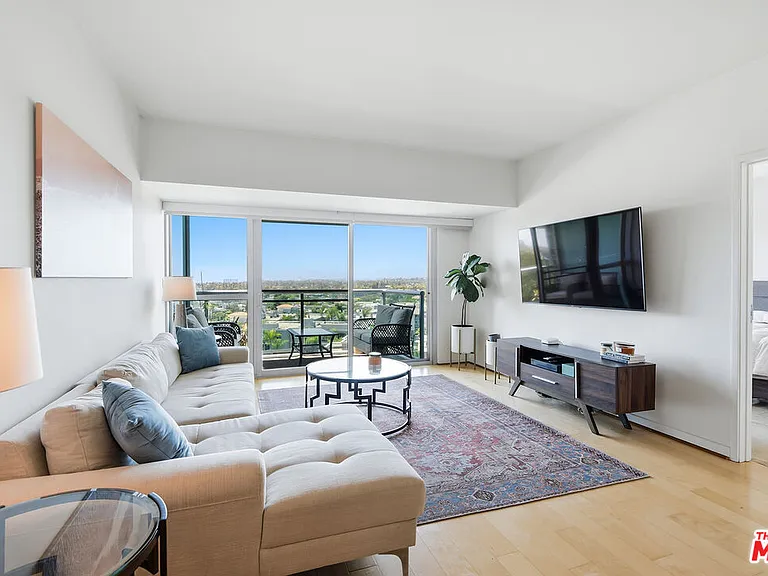 13700 Marina Pointe Dr #910 — Photo 7