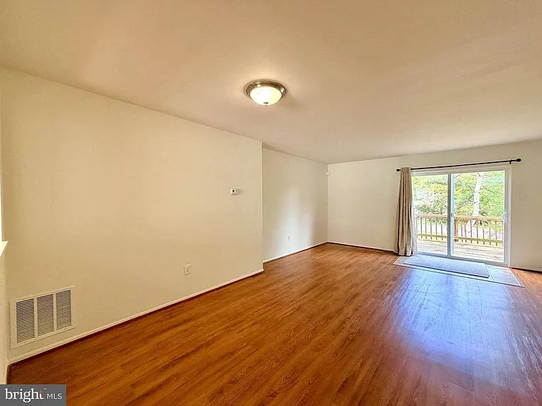 6064 Majors Ln — Photo 4