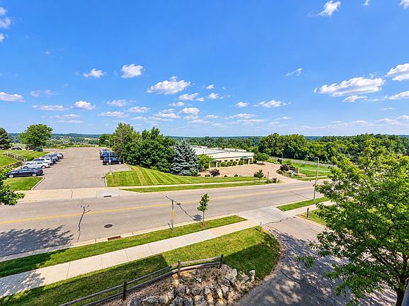 3rd image of 102 Prairie Heights Dr APT 306