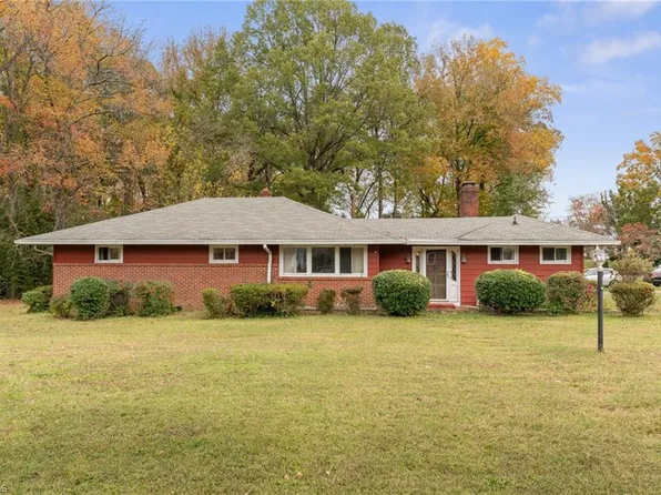 2719 Pine Lake Dr, Greensboro, NC 27407