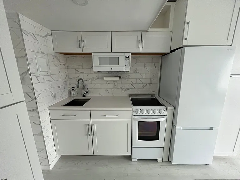 3501 Boardwalk #B206 — Photo 5