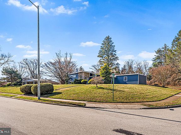 3rd image of 8308 Cobden Rd