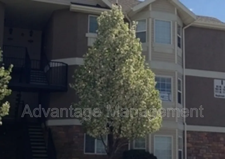 105 W Daybreak Ln — Photo 1