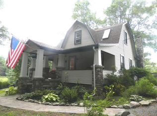 729 Twin Lakes Rd, Shohola, PA 18458