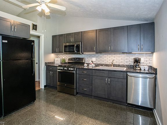3rd image of 6822 Greenbrier Dr