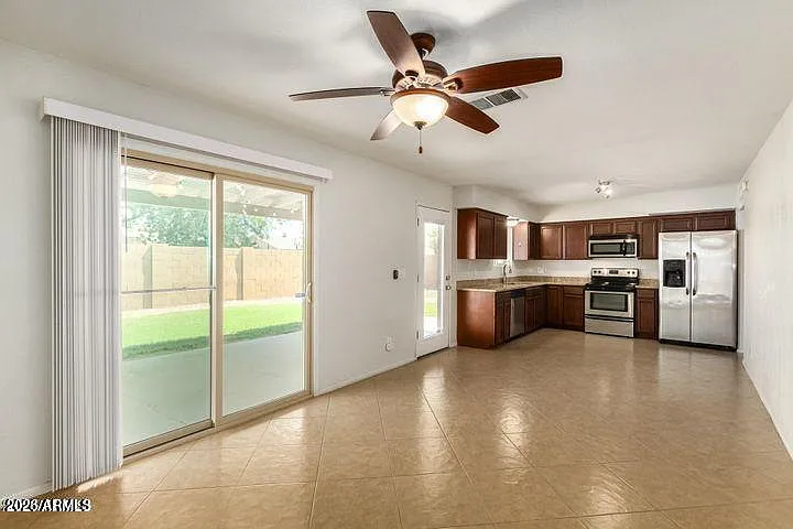 1518 W 5th Pl — Photo 4