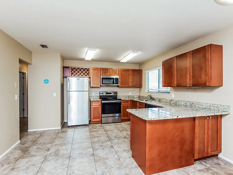 1647 Baker St NE — Photo 7
