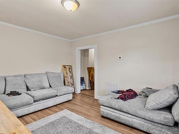 5th image of 210 Morgan Pl