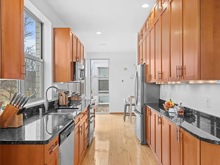 2146 N Commerce St — Photo 3