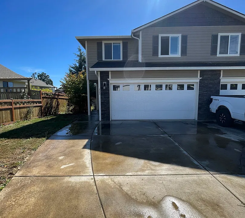 202 SE 7th St