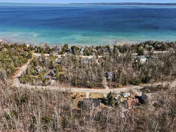 6586 Michigan Shores Dr, Charlevoix, MI 49720