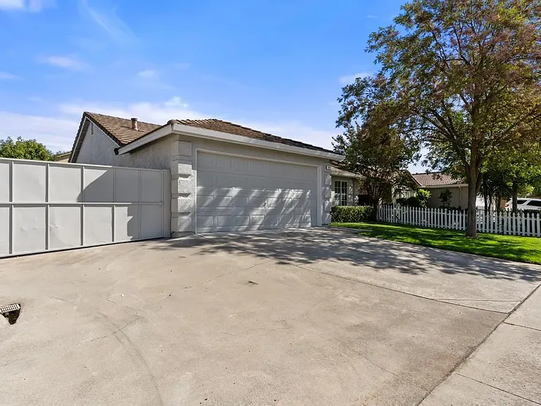 371 Shalako Dr — Photo 7