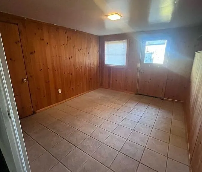900 NE Maple St — Photo 8