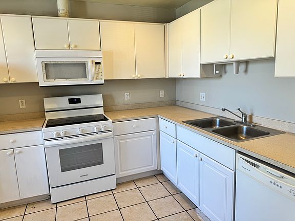 2nd image of 2121 Snead Dr