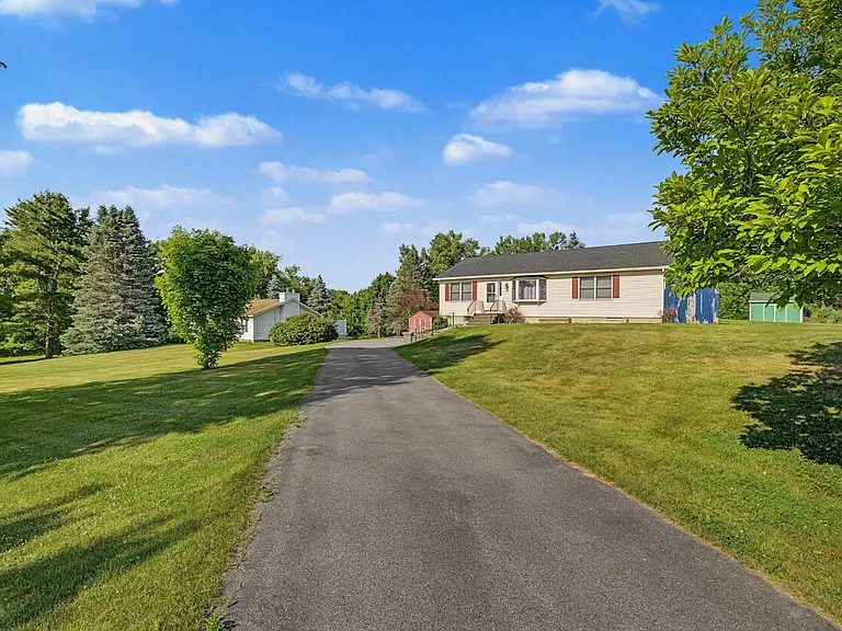 318 Cornwall Hill Rd — Photo 31
