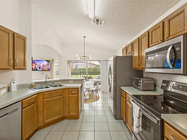 239 Carrera Ave — Photo 11