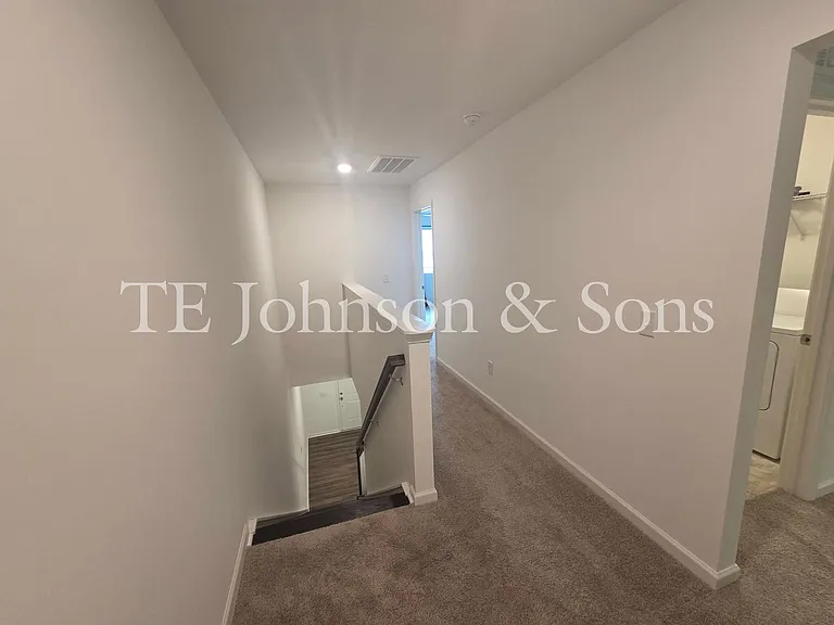 223 Latrobe Ln — Photo 13