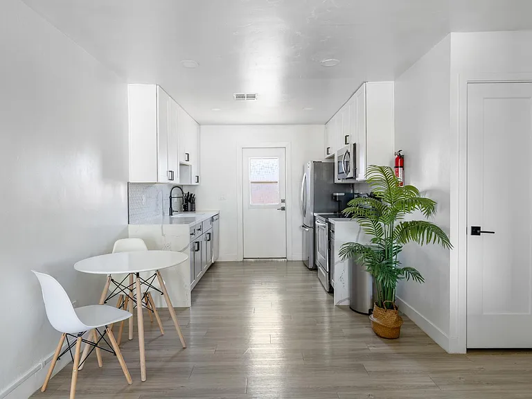 6616 E Avalon Dr #4 — Photo 3