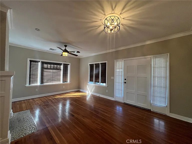 128 N Ivy Ave — Photo 2