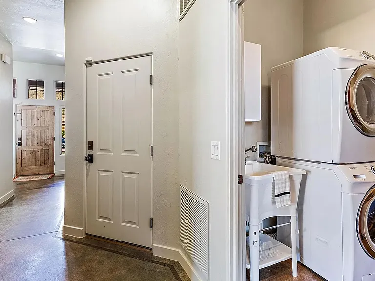 538 S 1360 W — Photo 9