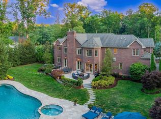 27 Dogwood Hill Rd, Upper Saddle River, NJ 07458