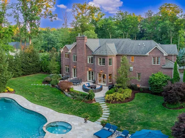 27 Dogwood Hill Rd, Upper Saddle River, NJ 07458