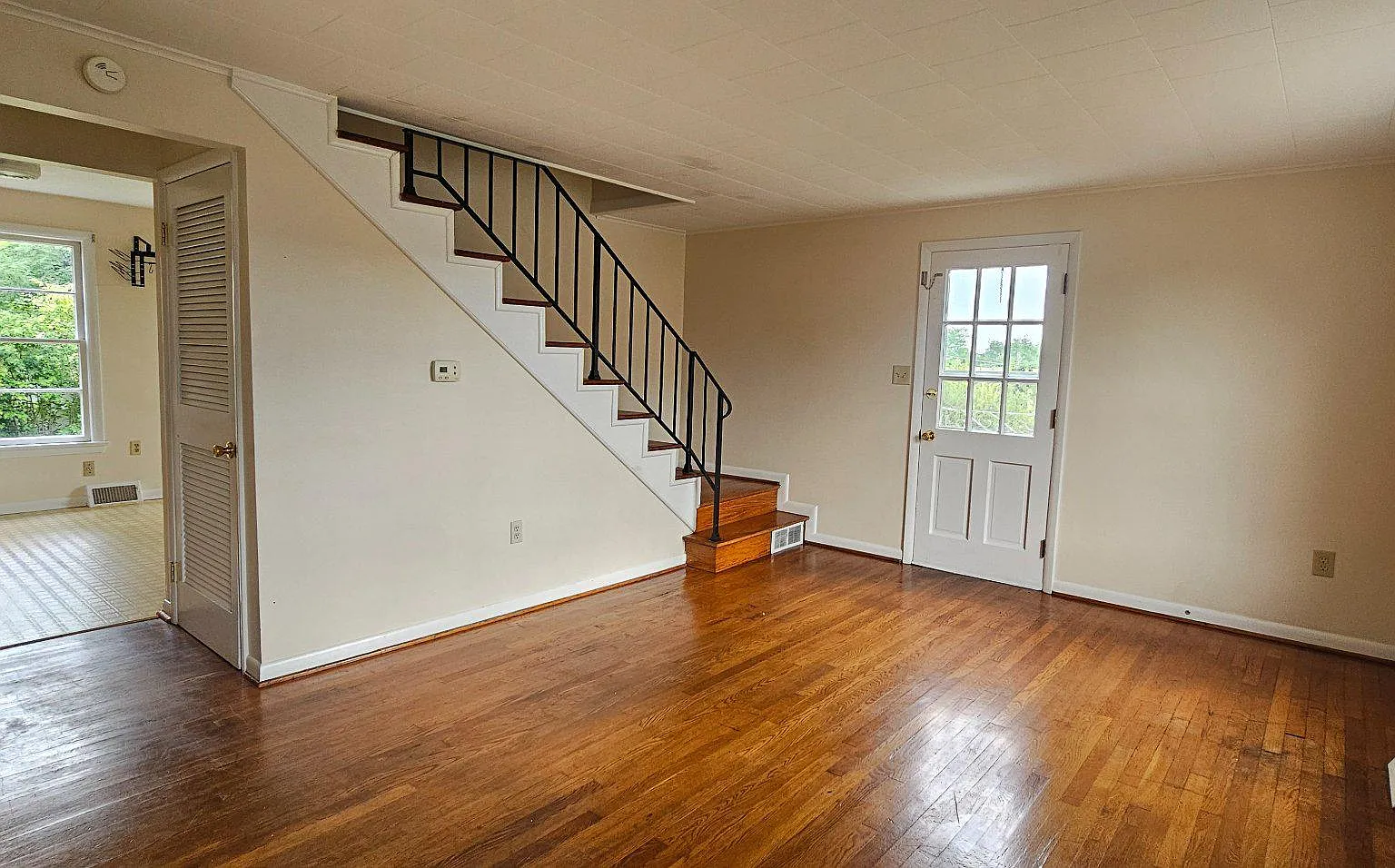 3 bed, 1.0 bath, 1350 sqft, $1,495 — Photo 2
