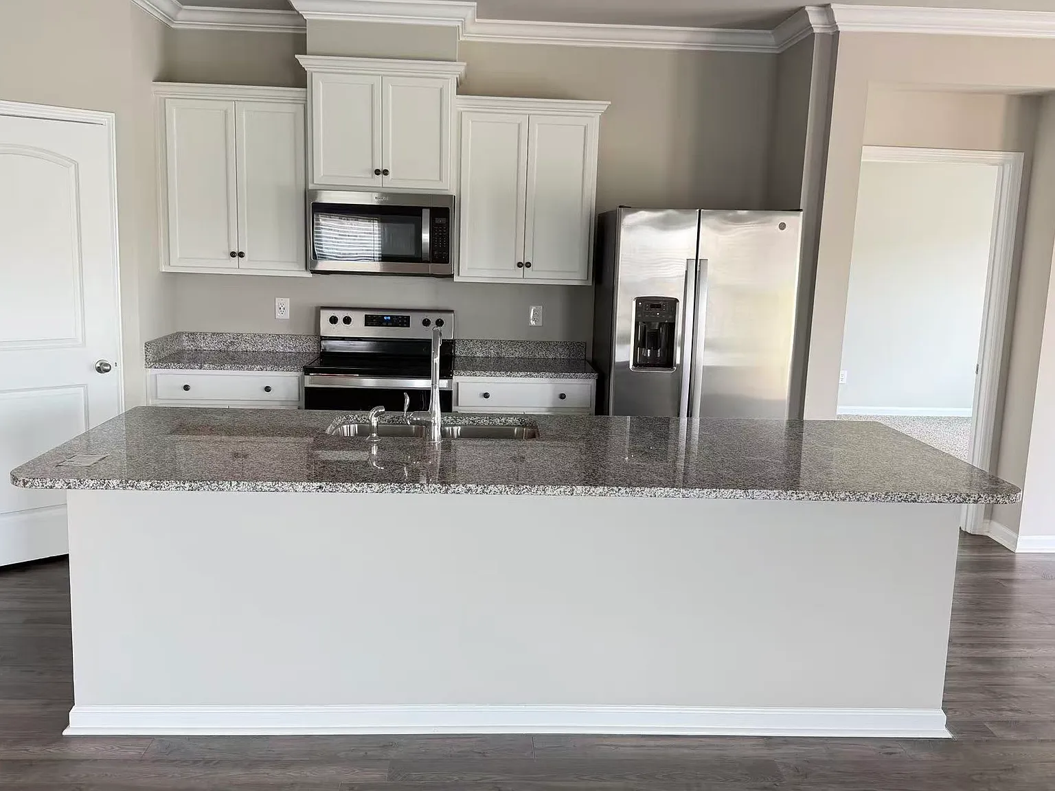 4 bed, 2108 sqft, $1,950 — Photo 3