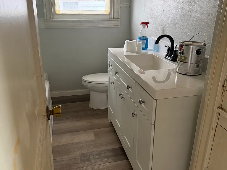 406 W Southcross Blvd — Photo 10