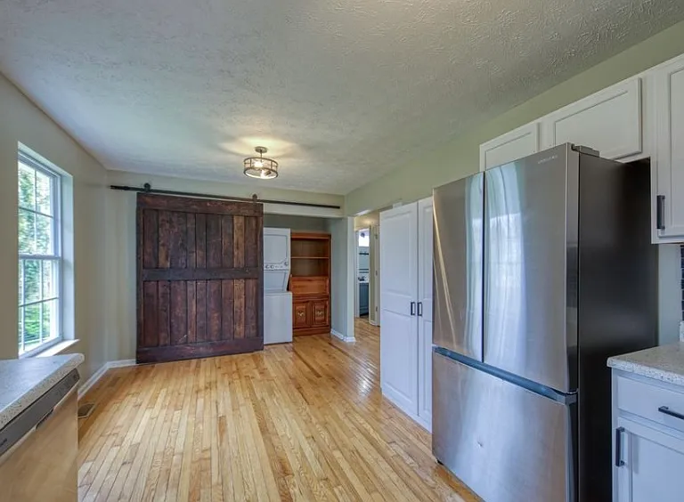 Landau Dr — Photo 10