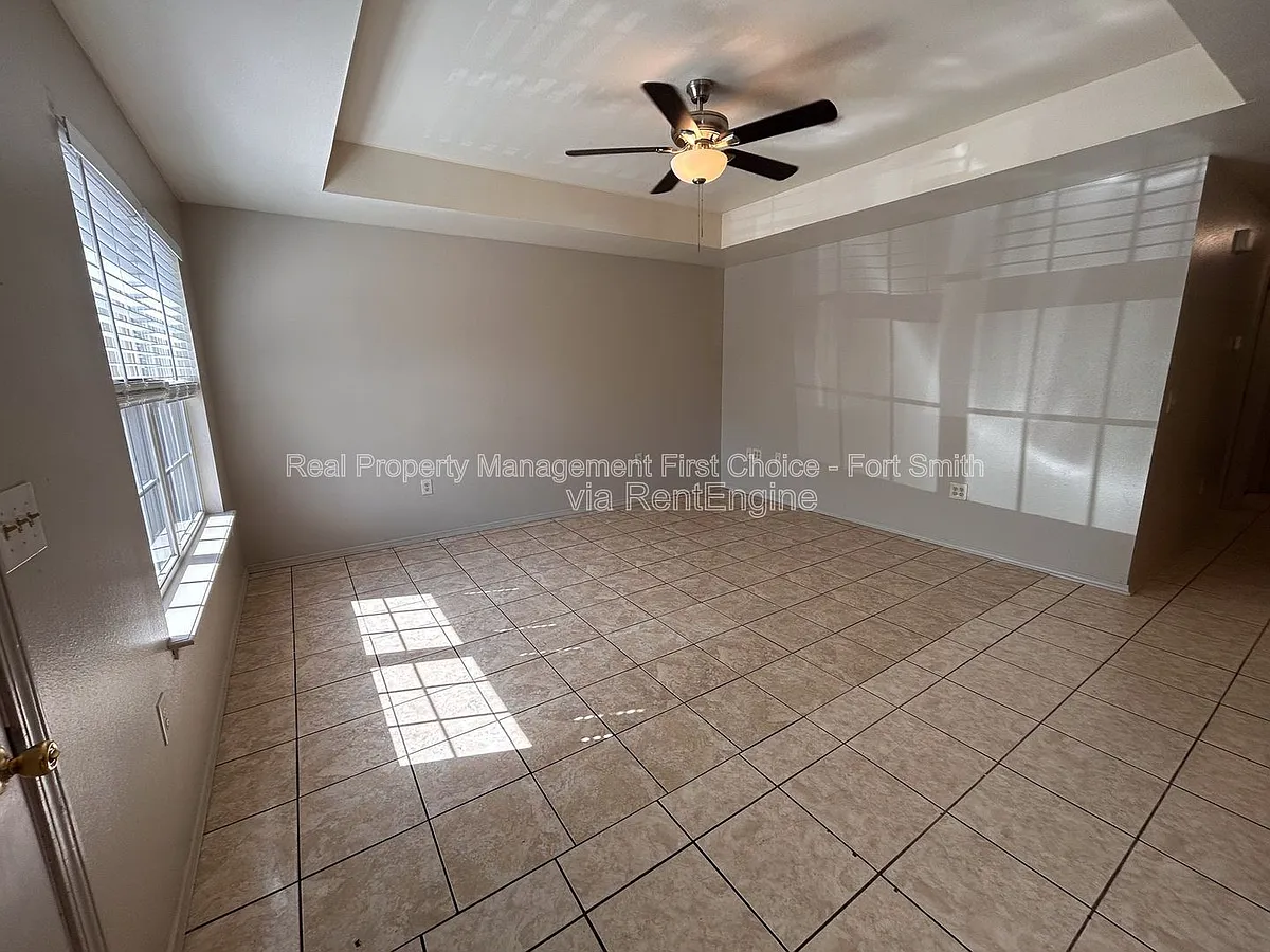 Building Photo - 1439 Brazil St