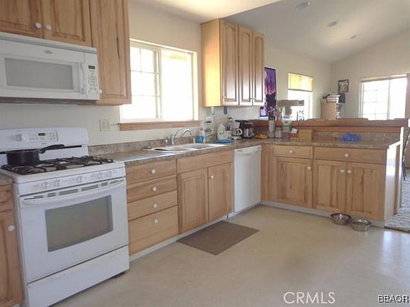 3rd image of 279 Pine Dr