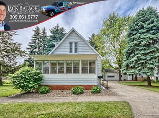 1611 S Roosevelt Ave, Bloomington, IL