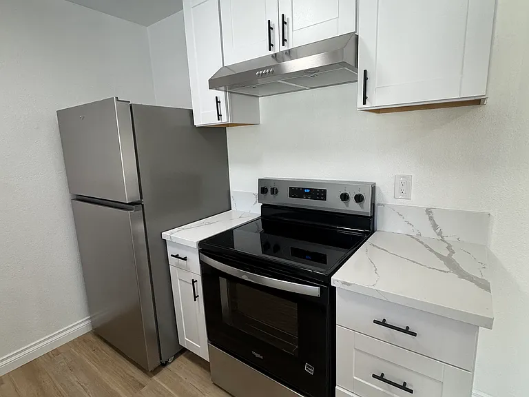4030 Front St #11 — Photo 5