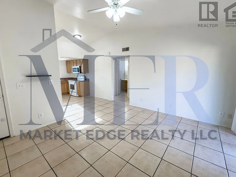10802 N 16th Ave — Photo 7