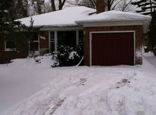 641 Vernier Rd, Grosse Pointe Woods, MI 48236