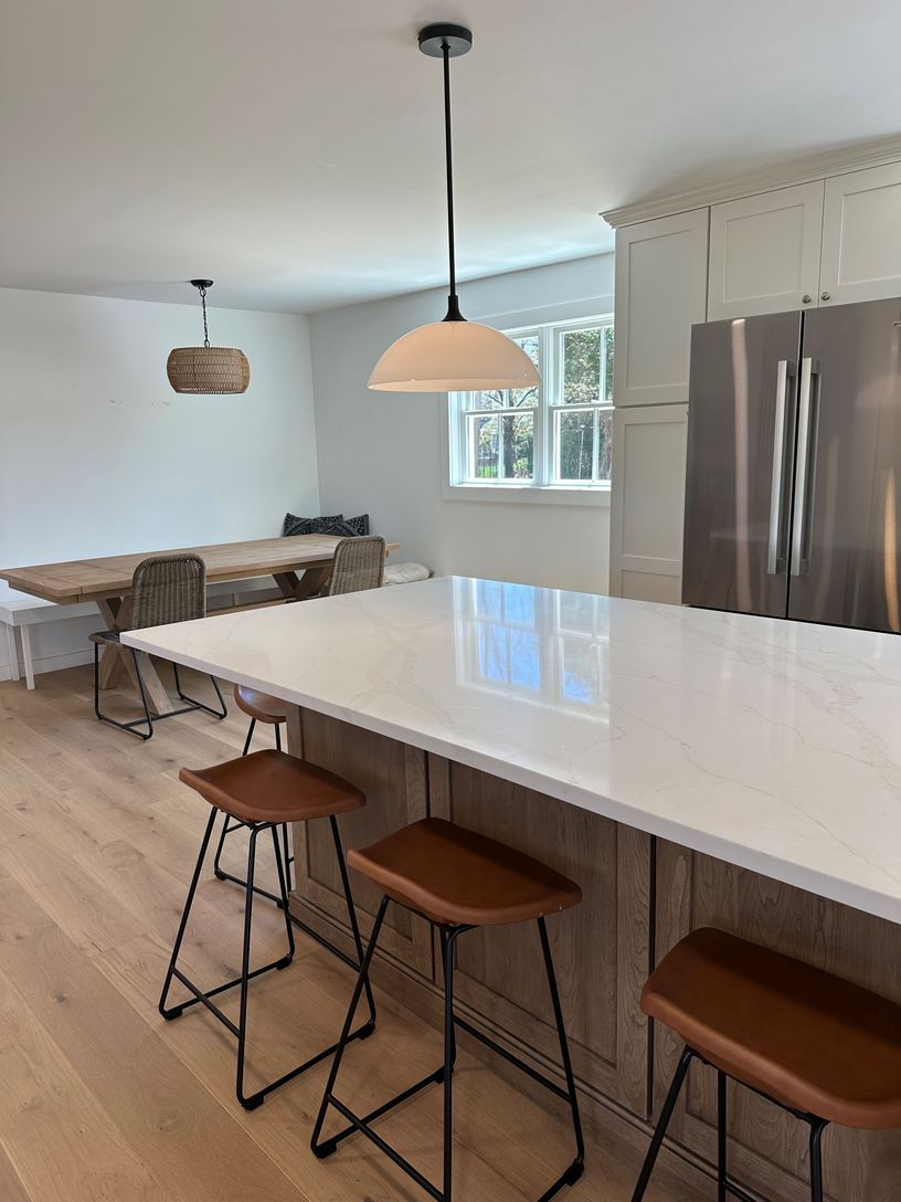  Kitchen Island and dining